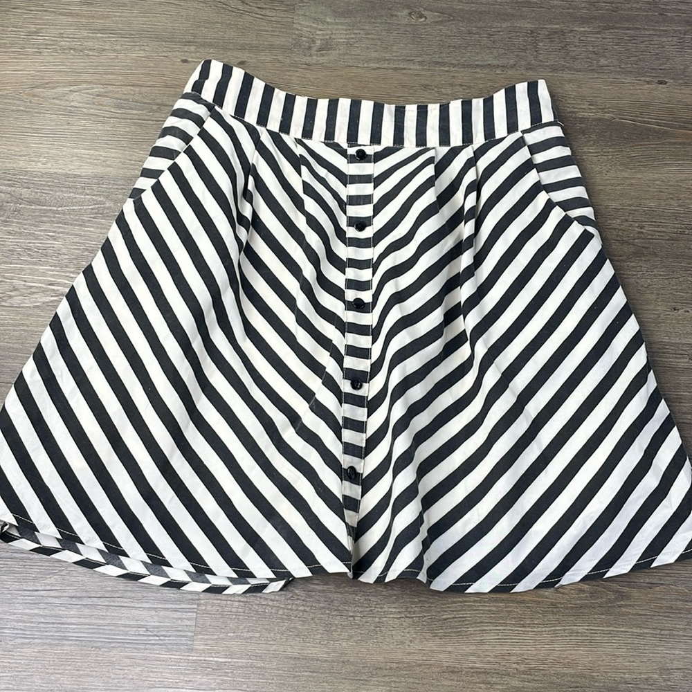 Paraella Women’s Black and White Striped Skirt, size Large